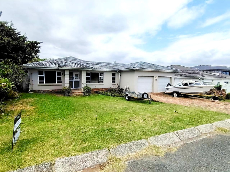 6 Bedroom Property for Sale in Kidds Beach Eastern Cape